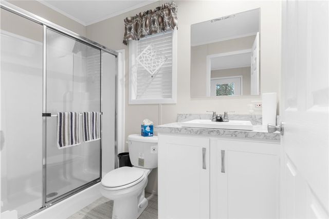 318 Meadowbrook Rd, Hermitage, PA 16148