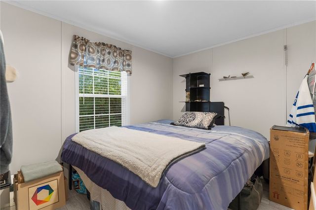 318 Meadowbrook Rd, Hermitage, PA 16148