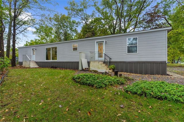 318 Meadowbrook Rd, Hermitage, PA 16148