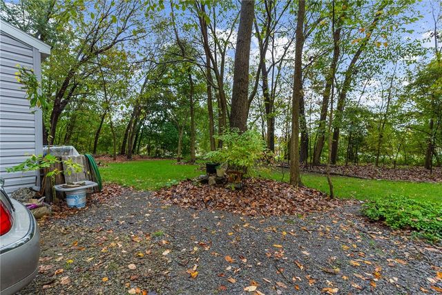 318 Meadowbrook Rd, Hermitage, PA 16148