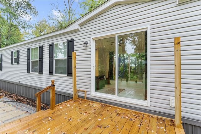 318 Meadowbrook Rd, Hermitage, PA 16148