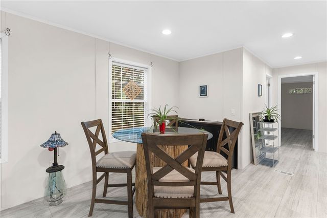 318 Meadowbrook Rd, Hermitage, PA 16148