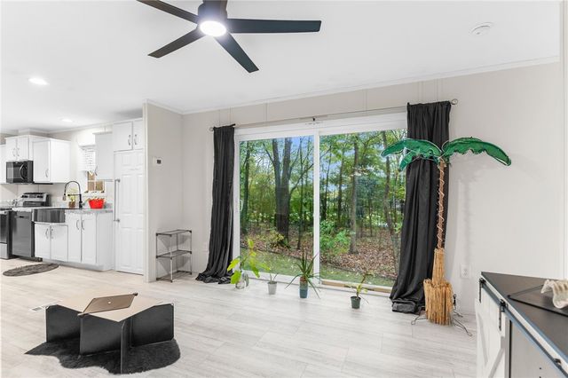 318 Meadowbrook Rd, Hermitage, PA 16148