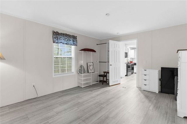 318 Meadowbrook Rd, Hermitage, PA 16148