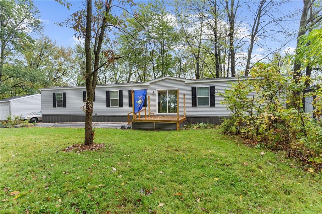 318 Meadowbrook Rd, Hermitage, PA 16148