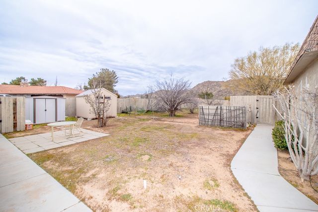 20376 Tonawanda, Apple Valley, CA 92307