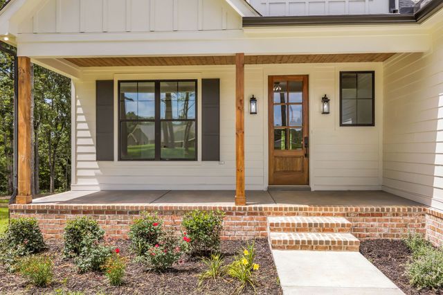 1167 Harmon Springs Rd, Dickson, TN 37055