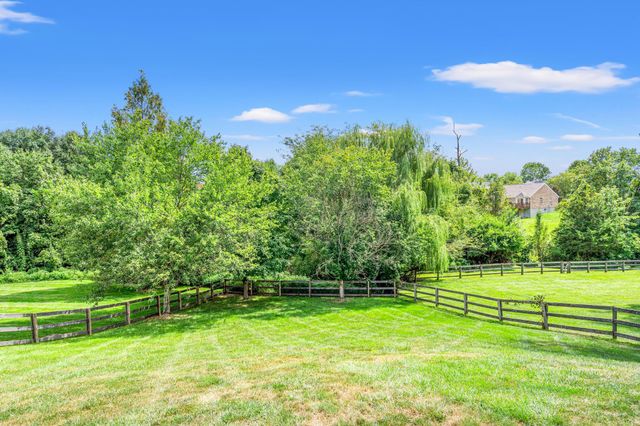 8869 Sentry Drive, Florence, KY 41042