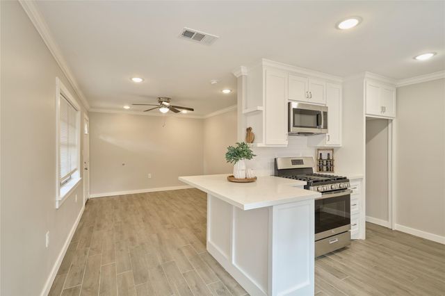 309 S Magnolia Street, Tomball, TX 77375