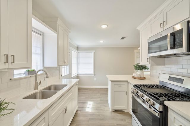 309 S Magnolia Street, Tomball, TX 77375