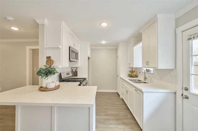 309 S Magnolia Street, Tomball, TX 77375