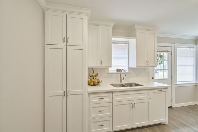 309 S Magnolia Street, Tomball, TX 77375