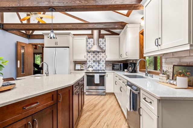W208S6977 High Bluff DRIVE, Muskego, WI 53150