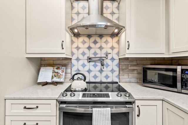 W208S6977 High Bluff DRIVE, Muskego, WI 53150
