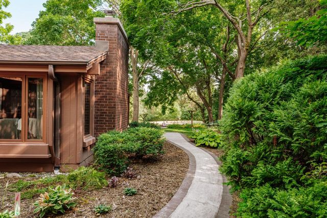W208S6977 High Bluff DRIVE, Muskego, WI 53150