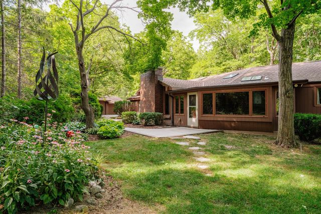 W208S6977 High Bluff DRIVE, Muskego, WI 53150