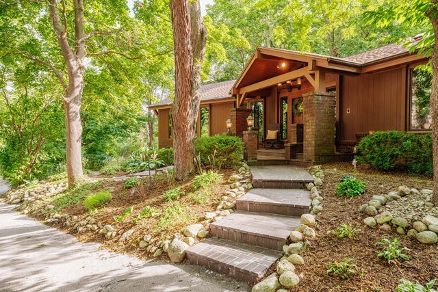 W208S6977 High Bluff DRIVE, Muskego, WI 53150