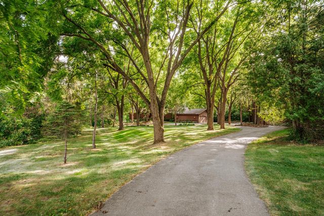 W208S6977 High Bluff DRIVE, Muskego, WI 53150