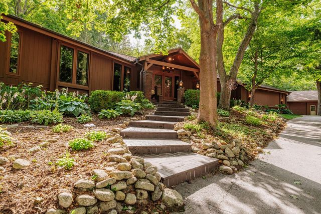 W208S6977 High Bluff DRIVE, Muskego, WI 53150
