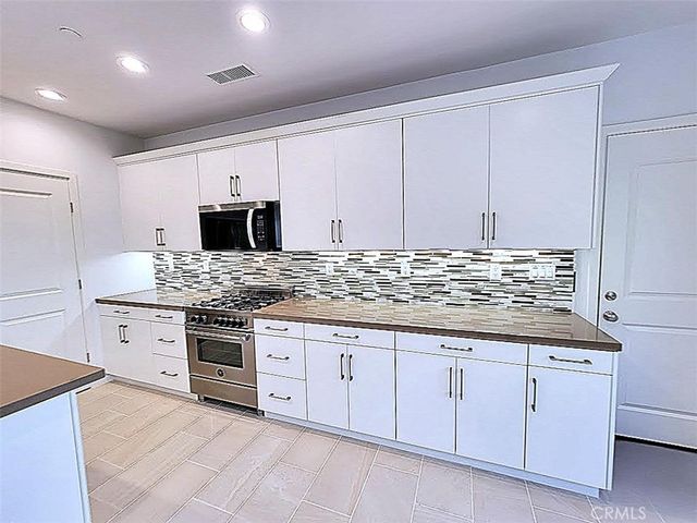 112 WALKING STICK, Irvine, CA 92618