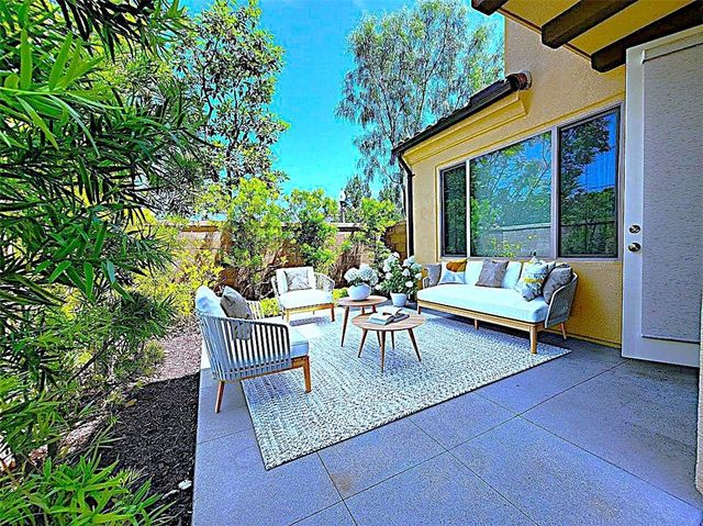 112 WALKING STICK, Irvine, CA 92618