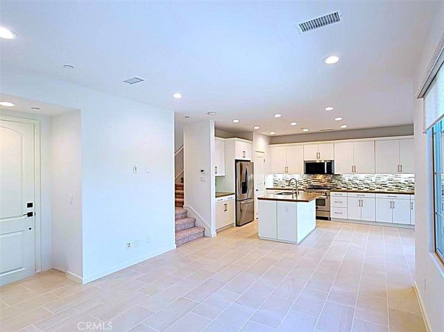 112 WALKING STICK, Irvine, CA 92618