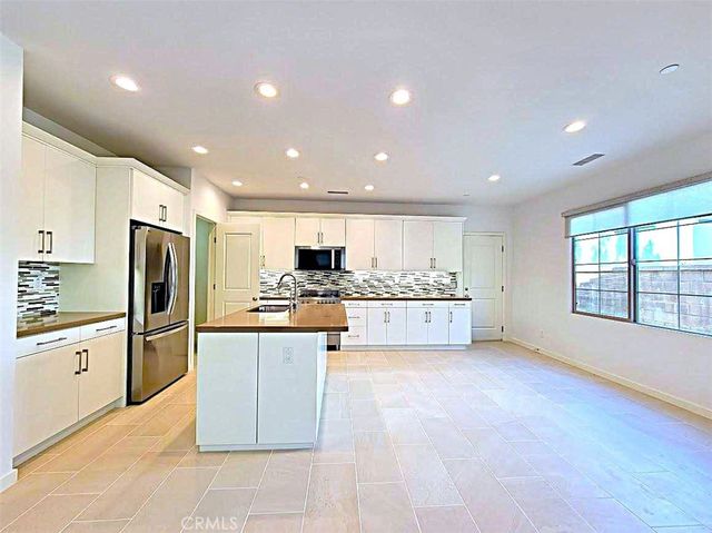 112 WALKING STICK, Irvine, CA 92618