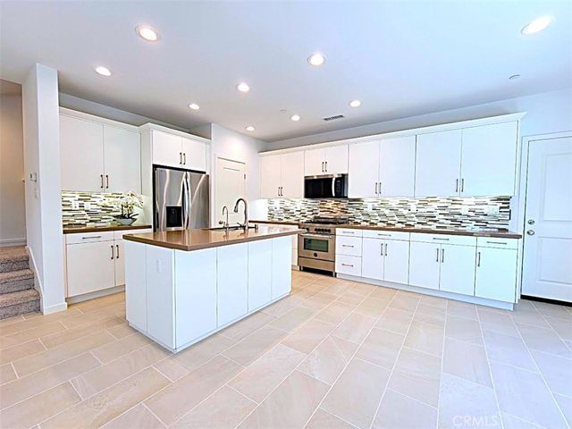 112 WALKING STICK, Irvine, CA 92618