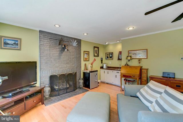 8857 GLENRIDGE CT, Vienna, VA 22182