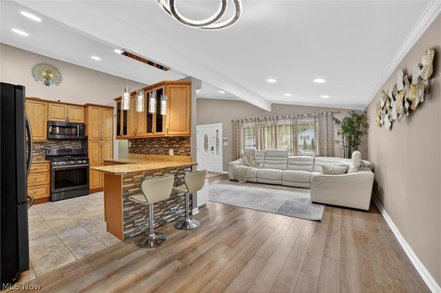 1178 Golden Gate Boulevard, Mayfield Heights, OH 44124