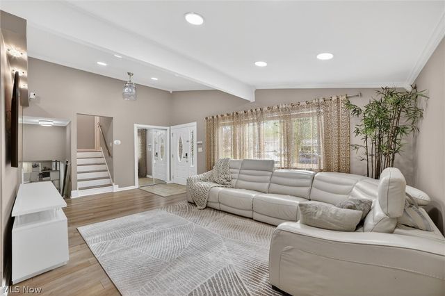 1178 Golden Gate Boulevard, Mayfield Heights, OH 44124