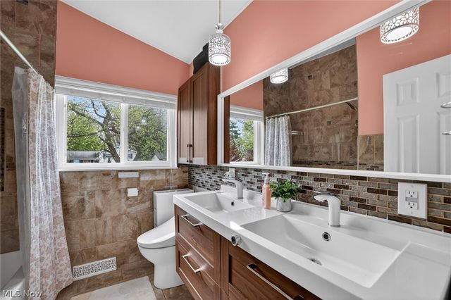 1178 Golden Gate Boulevard, Mayfield Heights, OH 44124