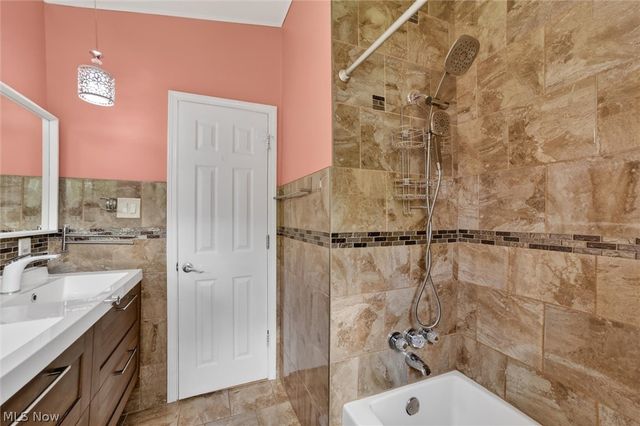 1178 Golden Gate Boulevard, Mayfield Heights, OH 44124