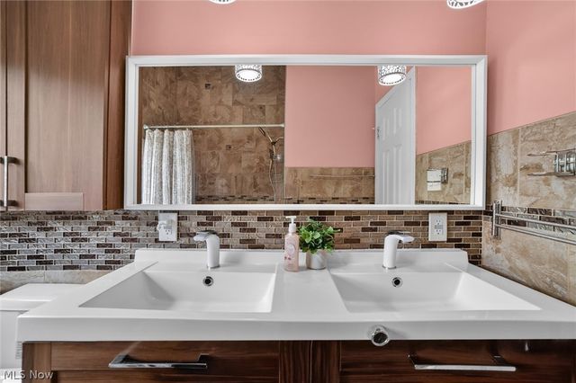 1178 Golden Gate Boulevard, Mayfield Heights, OH 44124