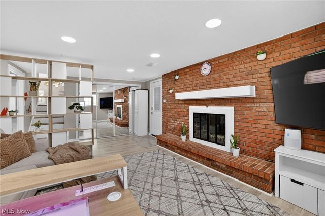 1178 Golden Gate Boulevard, Mayfield Heights, OH 44124