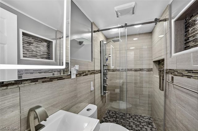 1178 Golden Gate Boulevard, Mayfield Heights, OH 44124