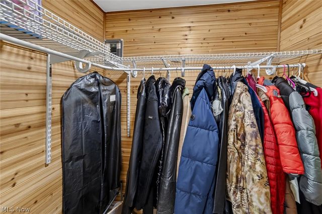 1178 Golden Gate Boulevard, Mayfield Heights, OH 44124