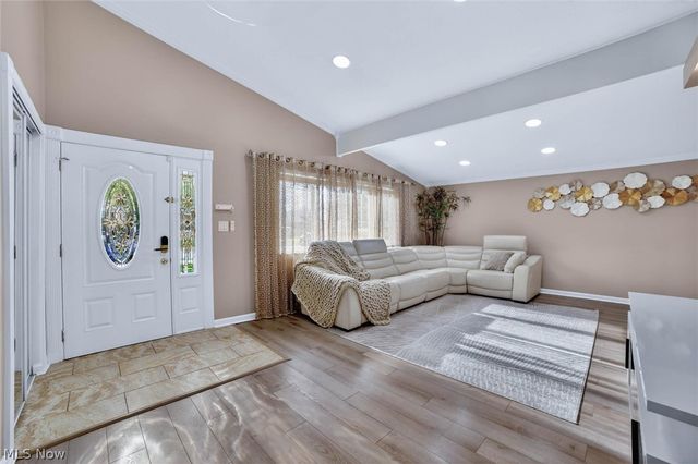 1178 Golden Gate Boulevard, Mayfield Heights, OH 44124