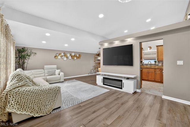 1178 Golden Gate Boulevard, Mayfield Heights, OH 44124