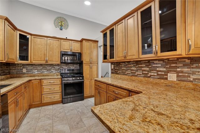 1178 Golden Gate Boulevard, Mayfield Heights, OH 44124