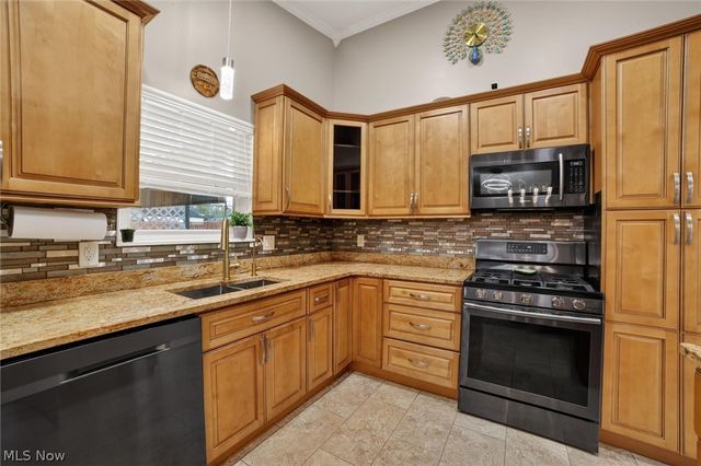 1178 Golden Gate Boulevard, Mayfield Heights, OH 44124