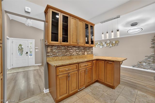 1178 Golden Gate Boulevard, Mayfield Heights, OH 44124