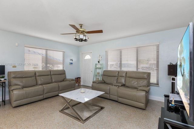 6200 SW 18th St, North Lauderdale, FL 33068