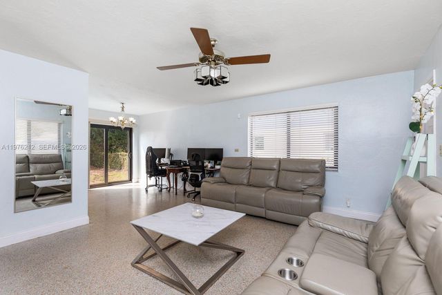 6200 SW 18th St, North Lauderdale, FL 33068