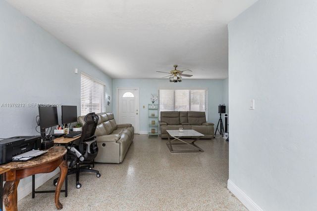 6200 SW 18th St, North Lauderdale, FL 33068