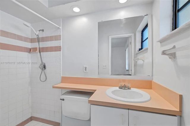 6200 SW 18th St, North Lauderdale, FL 33068