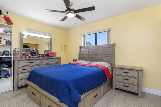 6200 SW 18th St, North Lauderdale, FL 33068