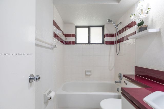 6200 SW 18th St, North Lauderdale, FL 33068