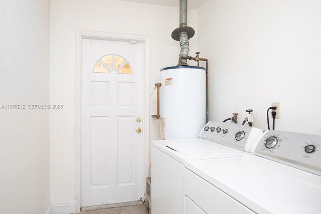 6200 SW 18th St, North Lauderdale, FL 33068