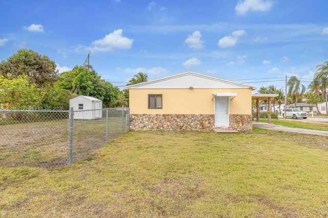 6200 SW 18th St, North Lauderdale, FL 33068